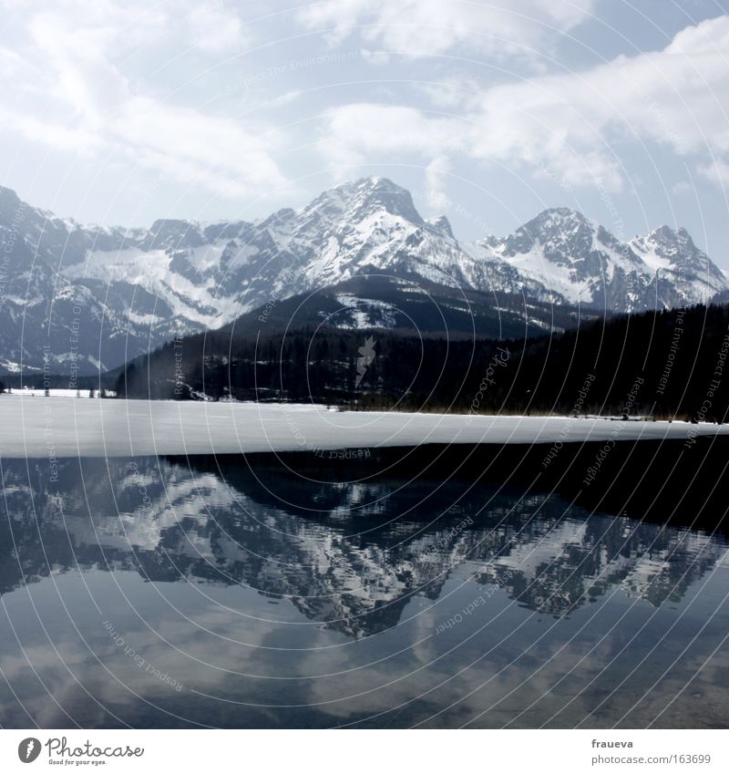 Spiegelung Farbfoto Außenaufnahme Menschenleer Tag Licht Schatten Reflexion & Spiegelung Sonnenlicht Zentralperspektive Tourismus Ausflug Schnee