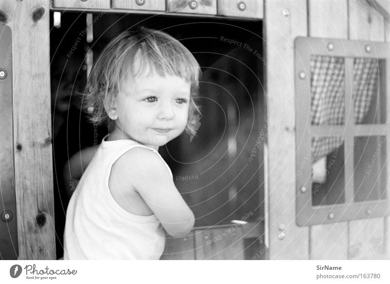 93 [heimkommen] Freude Spielen Garten Umzug (Wohnungswechsel) Kindergarten Kleinkind Junge Kindheit 1-3 Jahre Baumhaus Fröhlichkeit schön positiv Glück