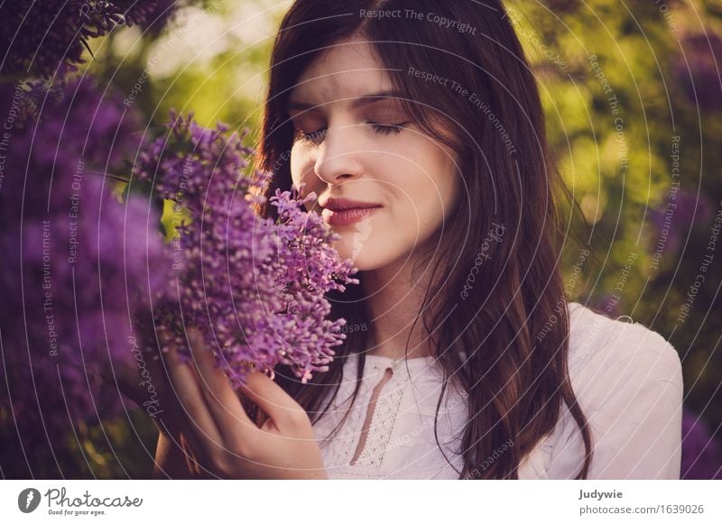 Geruchs-Idylle Glück schön Haare & Frisuren Allergie Wohlgefühl Sommer Mensch feminin Junge Frau Jugendliche Erwachsene 18-30 Jahre Umwelt Natur Frühling