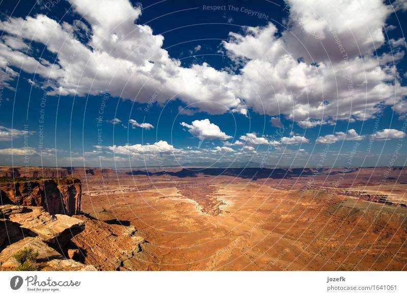 Canyonlands Ferien & Urlaub & Reisen Tourismus Abenteuer Freiheit Sommerurlaub wandern Landschaft Sand Himmel Wolken Felsen Canyonlands National Park blau