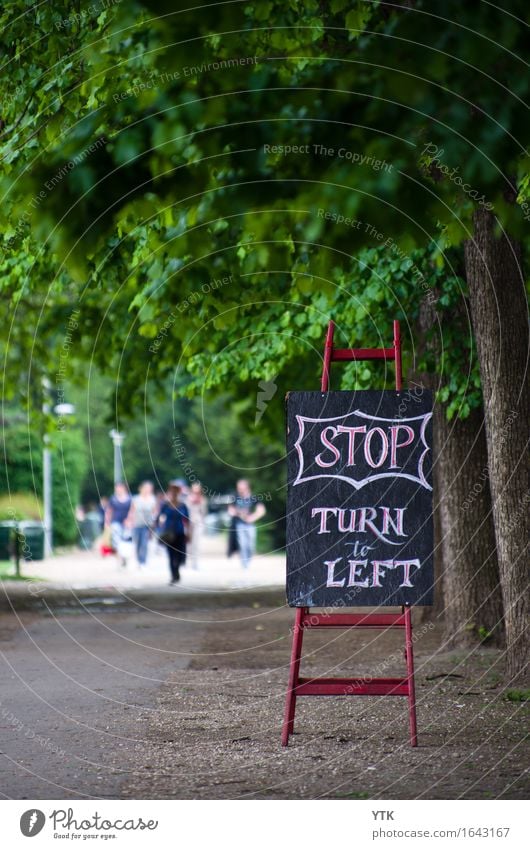 STOP Lifestyle Reichtum Freizeit & Hobby Mensch Familie & Verwandtschaft Freundschaft Paar Jugendliche Erwachsene Menschengruppe Menschenmenge 18-30 Jahre