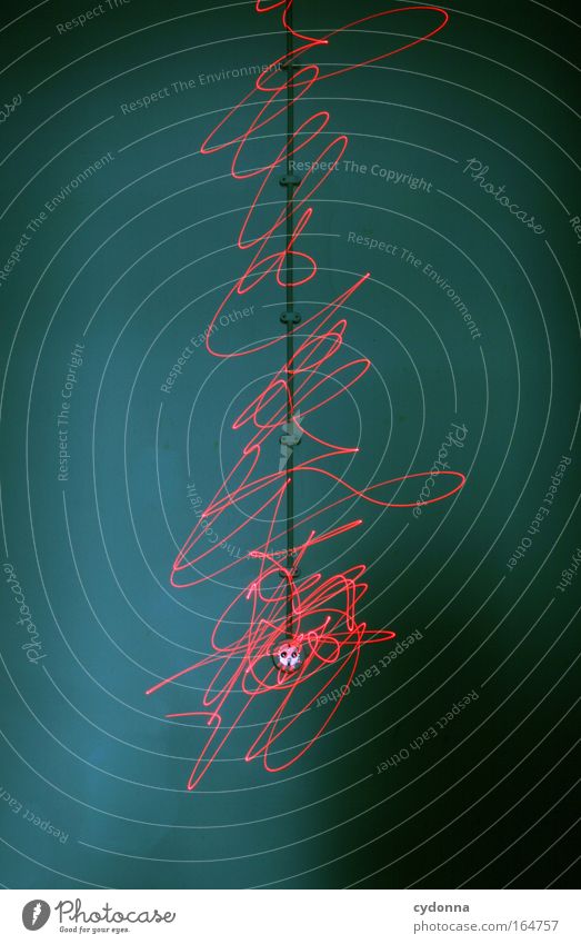 Entwichene Spannung Farbfoto Innenaufnahme Experiment Textfreiraum links Textfreiraum rechts Textfreiraum oben Textfreiraum unten Textfreiraum Mitte Dämmerung