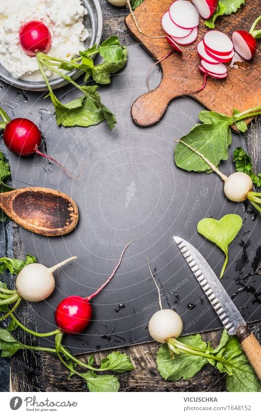 Radieschen mit Frischkäse Zubereitung Lebensmittel Gemüse Salat Salatbeilage Ernährung Büffet Brunch Picknick Bioprodukte Vegetarische Ernährung Diät Geschirr