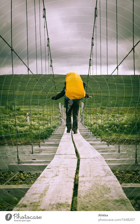 Irrwege IX Ferien & Urlaub & Reisen Abenteuer wandern 1 Mensch Wege & Pfade Brücke Tapferkeit Vertrauen Sicherheit Konzentration Versicherung Farbfoto