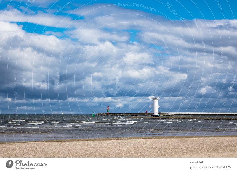 Mole in Swinemünde in Polen Ferien & Urlaub & Reisen Tourismus Wellen Natur Landschaft Wolken Küste Ostsee Leuchtturm Architektur Sehenswürdigkeit Wahrzeichen