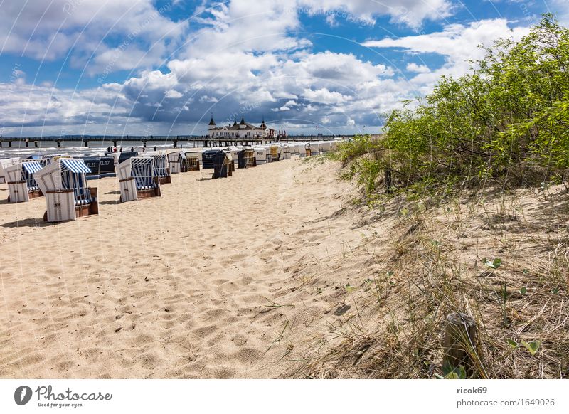 Seebrücke in Ahlbeck auf der Insel Usedom Erholung Ferien & Urlaub & Reisen Tourismus Strand Wellen Sand Wolken Sträucher Küste Ostsee Architektur