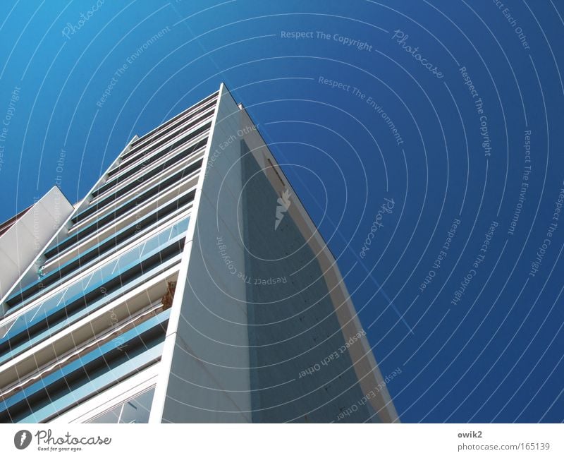 Vorbeigeschrammt Ferien & Urlaub & Reisen Ausflug Ferne Freiheit Haus Luftverkehr Wolkenloser Himmel Schönes Wetter Stadt bevölkert Menschenleer Hochhaus