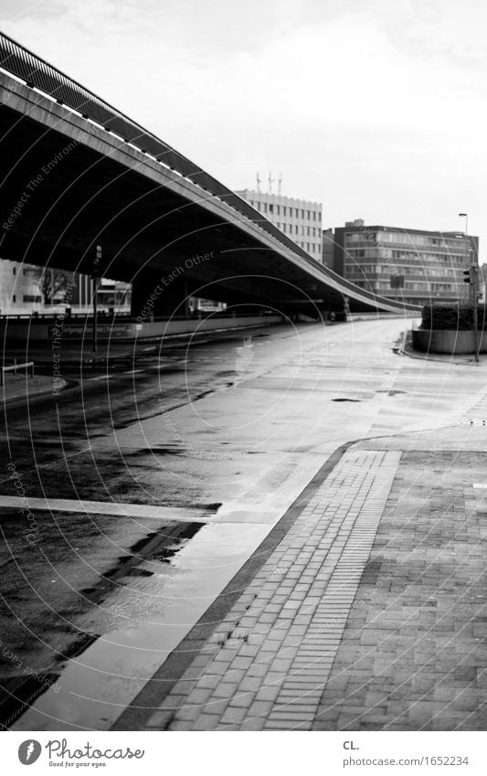 hannover irgendwo Herbst schlechtes Wetter Regen Hannover Stadt Stadtzentrum Haus Hochhaus Brücke Bauwerk Architektur Verkehr Verkehrswege Straßenverkehr