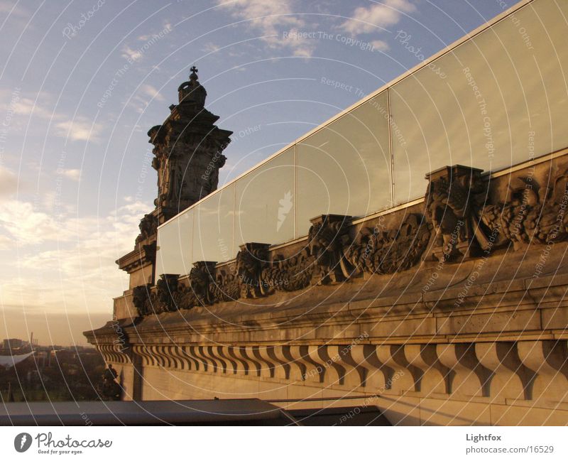 Spiegelei Beamte Spree Bauwerk Dämmerung Wolken Gebäude historisch Berlin Wasser Himmel blau Deutscher Bundestag Stein orange Glas Abend Architektur