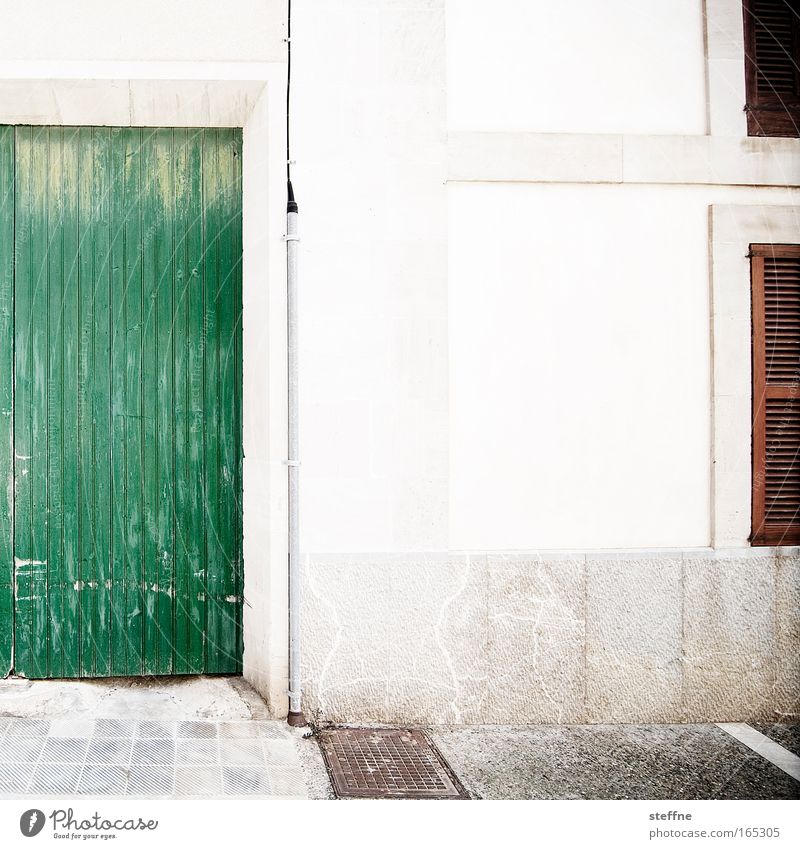 casa Gedeckte Farben Außenaufnahme Menschenleer Textfreiraum Mitte Tag Kontrast Weitwinkel Santanyi Mallorca Spanien Dorf Altstadt Haus Fassade Fenster Tür