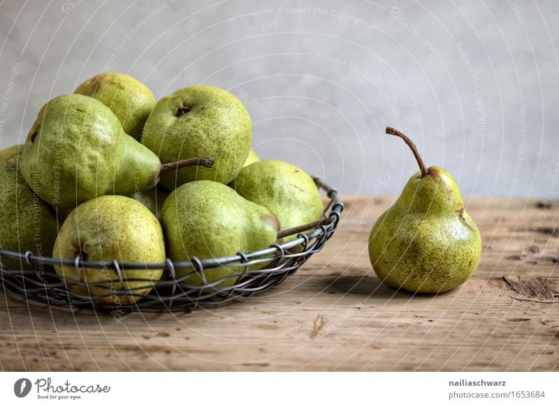 Stillleben mit Birnen Frucht Ernährung Bioprodukte Vegetarische Ernährung Diät Fasten Schalen & Schüsseln Snowboard Kunst Holz Metall Duft genießen