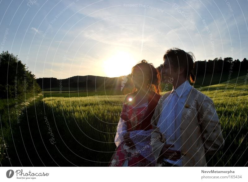 französisches Adelspärchen in der Provence Farbfoto Außenaufnahme Dämmerung Panorama (Aussicht) Wegsehen Mensch maskulin feminin Junge Frau Jugendliche