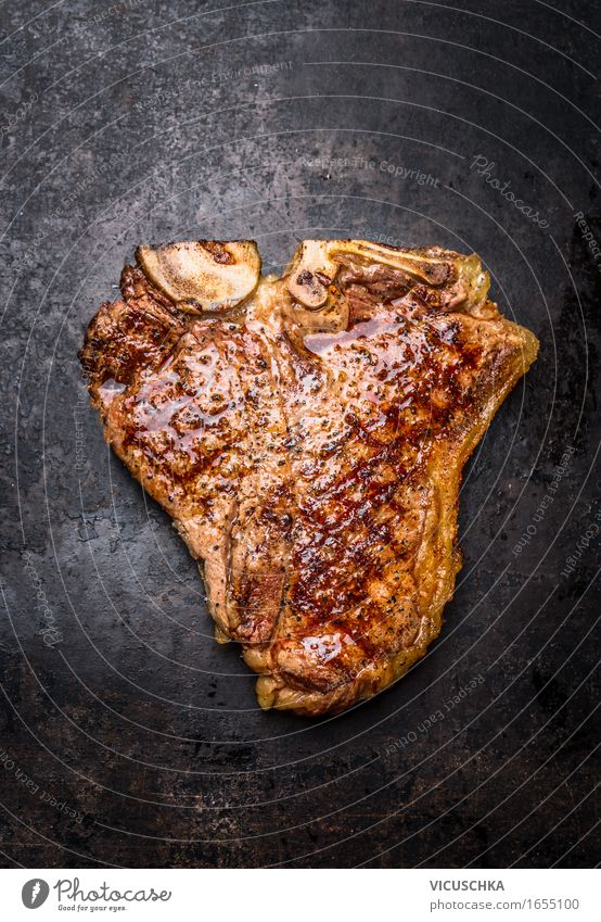 Gebratene oder gegrillte T- Bone-Steak Lebensmittel Fleisch Ernährung Mittagessen Büffet Brunch Festessen Bioprodukte Stil Grill T-bone gebraten rustikal