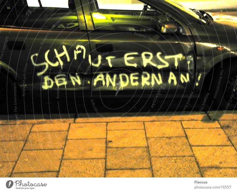 Schaut_erst_den_anderen_an Unfall Beule Tagger Redewendung Desaster obskur PKW Schaden Crash Schramme Spott