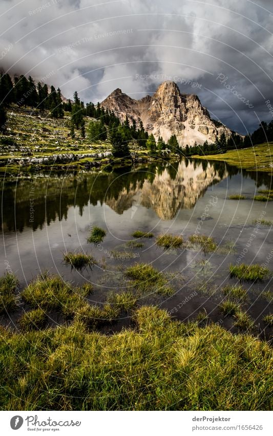 Berg in einer Spiegelung auf einer Alm in den Dolomiten Ferien & Urlaub & Reisen Tourismus Ausflug Abenteuer Ferne Freiheit Berge u. Gebirge wandern Umwelt