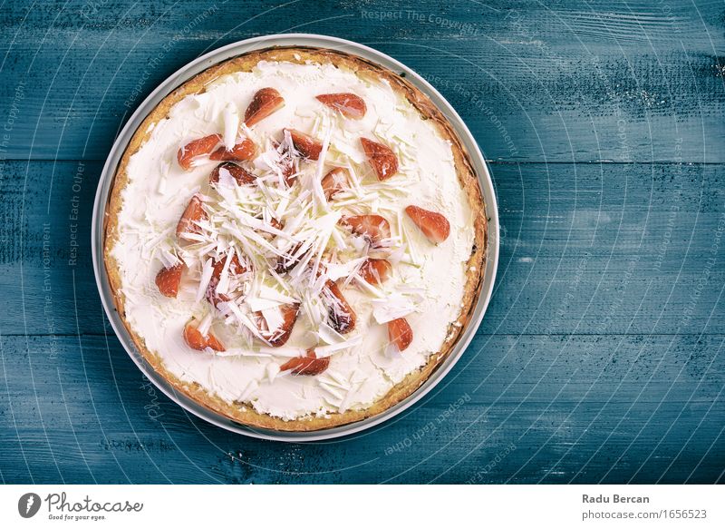 Hausgemachter Erdbeerkäsekuchen mit weißer Schokolade Lebensmittel Frucht Kuchen Dessert Süßwaren Ernährung Essen Frühstück Geschirr Teller Diät Fressen füttern