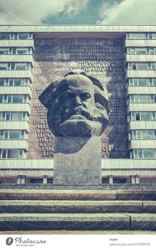 Kopfstein Kultur Stadt Stadtzentrum Platz Bauwerk Gebäude Architektur Sehenswürdigkeit Wahrzeichen Denkmal Stein Beton Denken alt historisch kalt retro blau