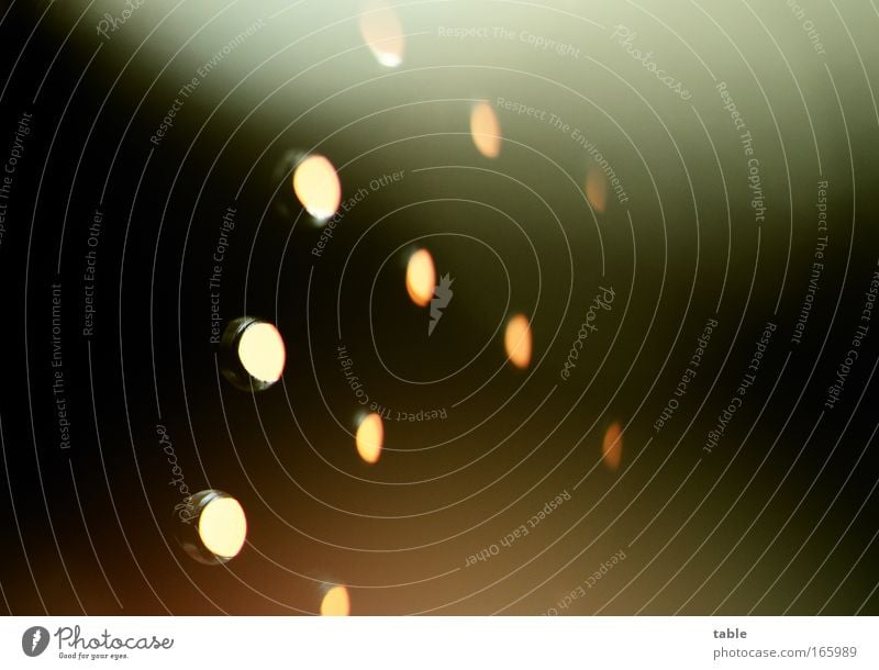 durchblick makro lochscheibe schwarz dunkel lichteinfall experiment abstrakt