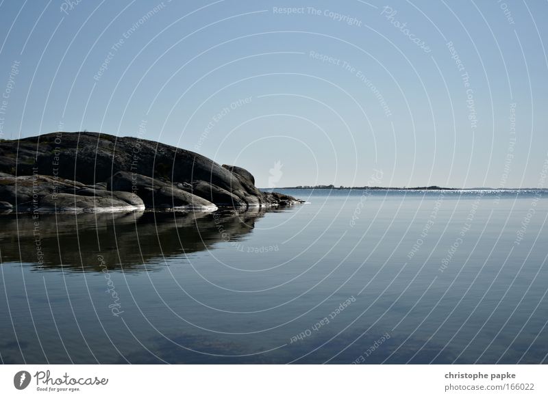 Sandhamn Farbfoto Außenaufnahme Menschenleer Textfreiraum rechts Textfreiraum oben Textfreiraum unten Tag Reflexion & Spiegelung Zentralperspektive Totale