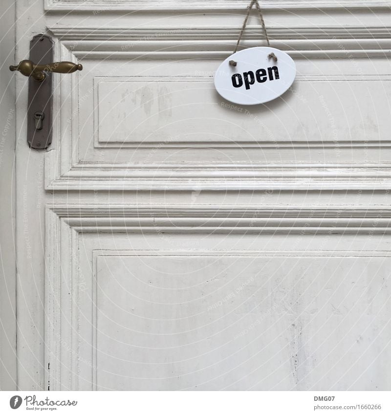 open Haus Bauwerk Gebäude Architektur Tür Zeichen Schriftzeichen Ziffern & Zahlen Schilder & Markierungen Hinweisschild Warnschild Verkehrszeichen Gefühle Griff