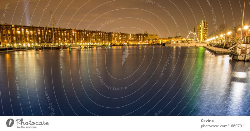 Amsterdam IV Niederlande Europa Hauptstadt Hafenstadt Stadtzentrum Skyline Schifffahrt Binnenschifffahrt Bootsfahrt Fischerboot Sportboot Segelboot Segelschiff