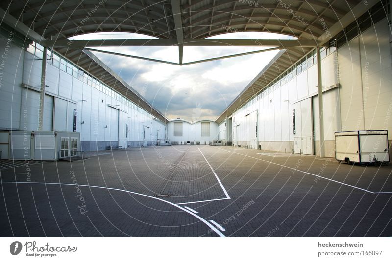 Messehallen Wirtschaft Industrie Handel Güterverkehr & Logistik Dienstleistungsgewerbe Mittelstand Feierabend Industrieanlage Bauwerk Gebäude Mauer Wand Fassade