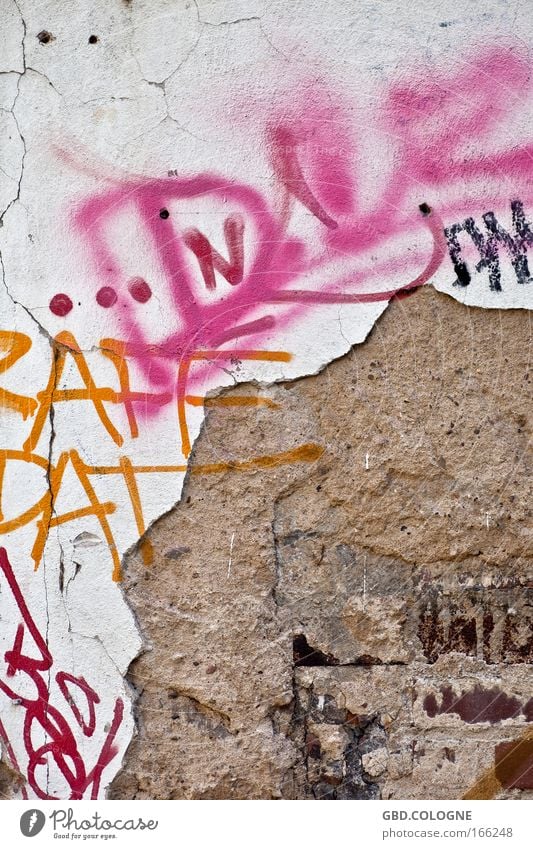 bröckelnde Vergänglichkeit Farbfoto mehrfarbig Außenaufnahme Detailaufnahme Muster Menschenleer Vorderansicht Industrieanlage Fabrik Ruine Bauwerk Gebäude Mauer