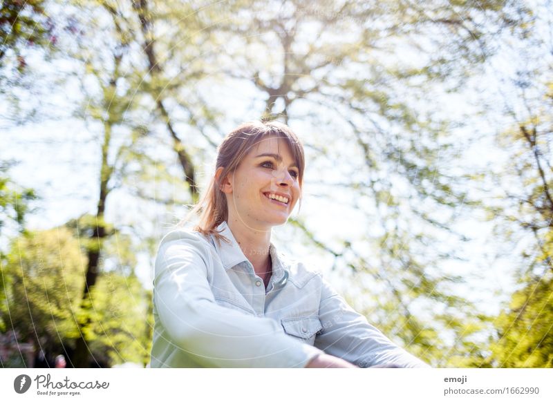 =) feminin Junge Frau Jugendliche 1 Mensch 18-30 Jahre Erwachsene Frühling Sommer Fröhlichkeit Glück schön natürlich positiv lachen Freizeit & Hobby Farbfoto