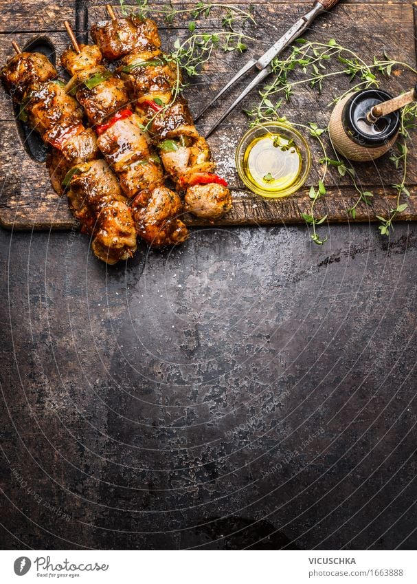 Marinierte Fleisch Spieße mit Gemüse für Grill Lebensmittel Kräuter & Gewürze Öl Ernährung Mittagessen Büffet Brunch Festessen Picknick Bioprodukte Stil Design