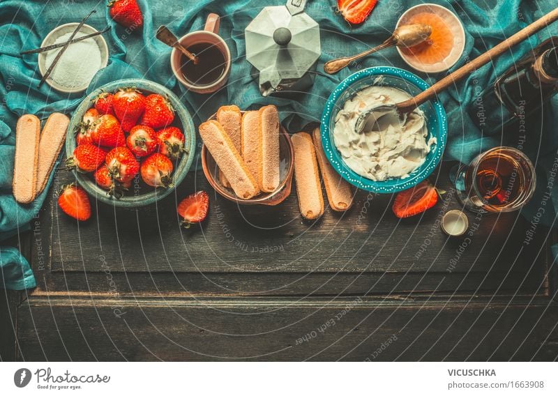 Erdbeeren und Tiramisu Zutaten Lebensmittel Käse Milcherzeugnisse Frucht Kuchen Süßwaren Ernährung Festessen Italienische Küche Getränk Kaffee Spirituosen