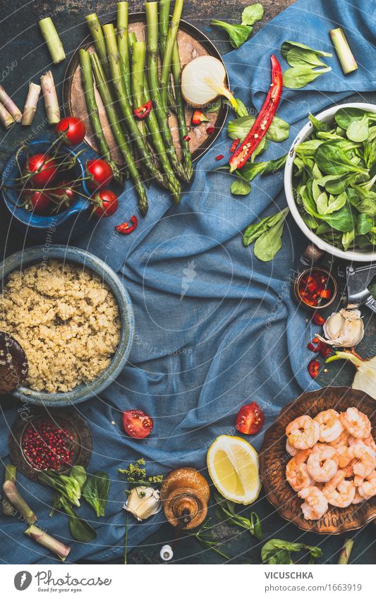 Quinoa kochen . Gesundes Gemüse und Quinoa Lebensmittel Getreide Kräuter & Gewürze Ernährung Mittagessen Abendessen Festessen Bioprodukte Vegetarische Ernährung