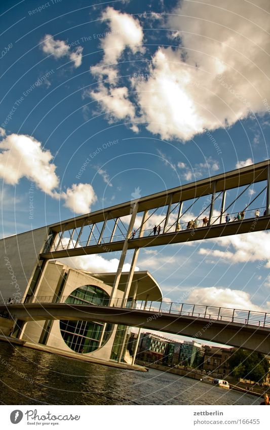 Bridge Berlin Hauptstadt Deutschland Regierungssitz Spreebogen Wasser Kanal Schifffahrt paul-löbe-haus marie-elisabet-lüders-haus Regierungspalast Architektur