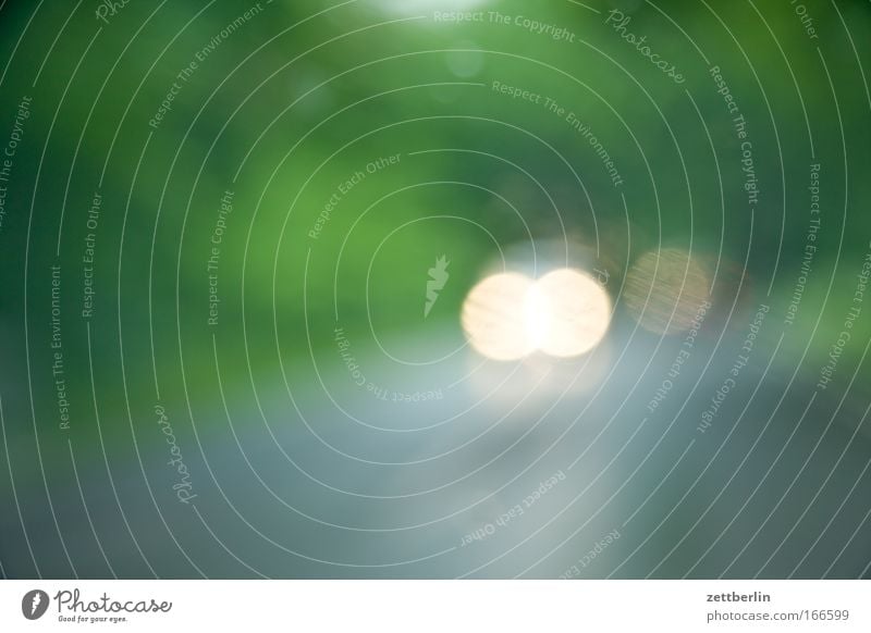 Sekundenschlaf Straße Straßenverkehr Verkehr PKW KFZ Gegenverkehr gegenspur Landstraße Abend Dämmerung Scheinwerfer Autoscheinwerfer Sommer Ausflug