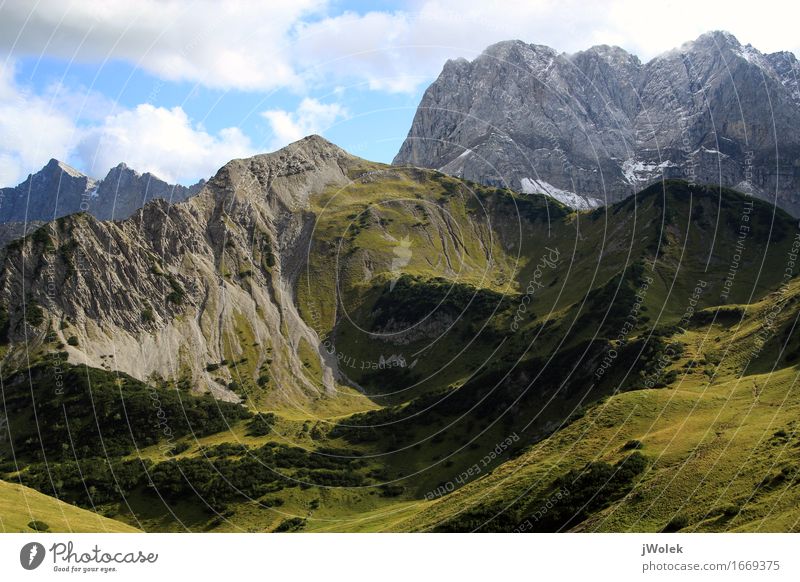 Blick auf Alm und Gebirgszug in den Alpen (Karwendelgebirge) Zufriedenheit Erholung ruhig Freizeit & Hobby Ferien & Urlaub & Reisen Tourismus Sommer