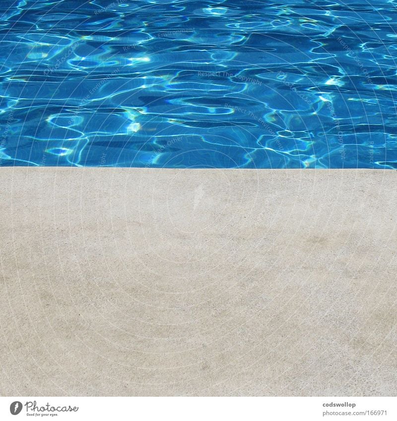 poolside Farbfoto Außenaufnahme Tag Sonnenlicht Reichtum Wellness Sommer Sommerurlaub Wasser Wellen Schwimmbad Beton Erholung fest Flüssigkeit frisch