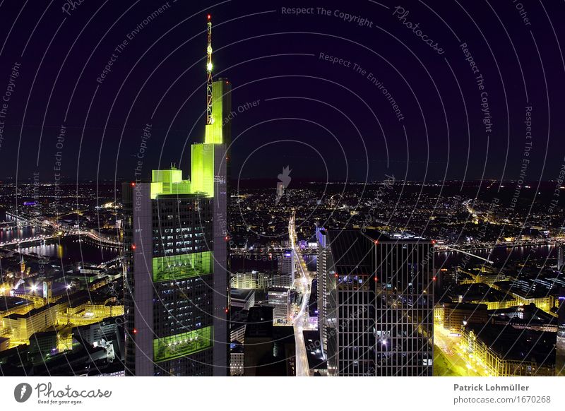 Stadtlichter Frankfurt Main Sightseeing Städtereise Arbeitsplatz Kapitalwirtschaft Geldinstitut Erfolg Umwelt Nachthimmel Horizont Frankfurt am Main Hessen