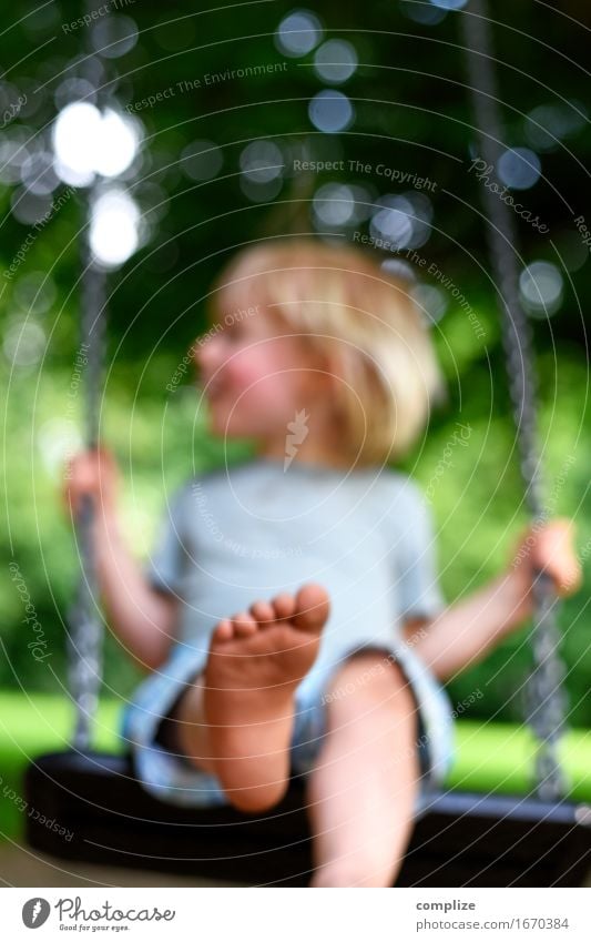 Sommer Schaukelei Freude Glück Gesundheit Zufriedenheit Freizeit & Hobby Abenteuer Sonne Geburtstag Mensch Kind Kleinkind Eltern Erwachsene Fuß 1 1-3 Jahre