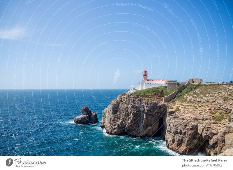 Leuchtturm II Umwelt Natur Landschaft Luft Wasser Himmel Wolkenloser Himmel Gras Wellen Küste blau braun grau grün schwarz türkis weiß Algarve Schiffsunglück