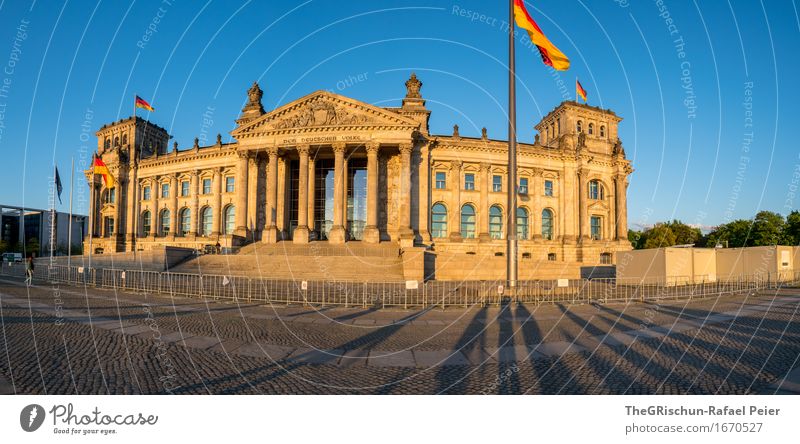 Reichstag Berlin Stadt Hauptstadt Traumhaus Hütte blau braun gold grau schwarz weiß Deutschland Tschlaaand Fahne Fahnenmast Schatten Deutscher Bundestag