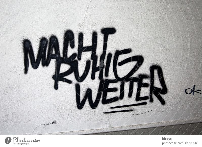 ok ! Mauer Wand Schriftzeichen Graffiti Kommunizieren authentisch einfach Freundlichkeit listig lustig positiv grau schwarz weiß Tugend Freude Begeisterung