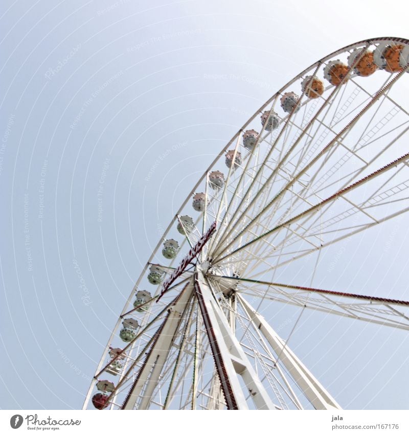 Giant Farbfoto Außenaufnahme Menschenleer Tag Froschperspektive Entertainment Veranstaltung Oktoberfest Jahrmarkt Himmel fahren frei gigantisch groß Freude