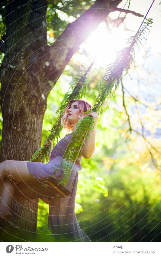 swing feminin Junge Frau Jugendliche 1 Mensch 18-30 Jahre Erwachsene Natur Frühling Sommer Park exotisch schön natürlich Schaukel Farbfoto Außenaufnahme Tag