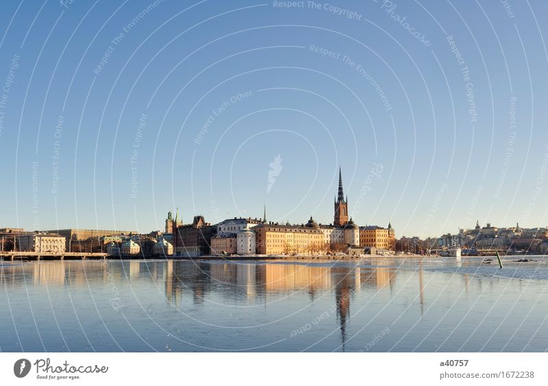 Riddarholmen Stadt Skyline Schweden Kirche Stockholm Natur horizontal Außenaufnahme Stadtleben Mittelteil Europa Personenverkehr Skandinavien Wasser Insel