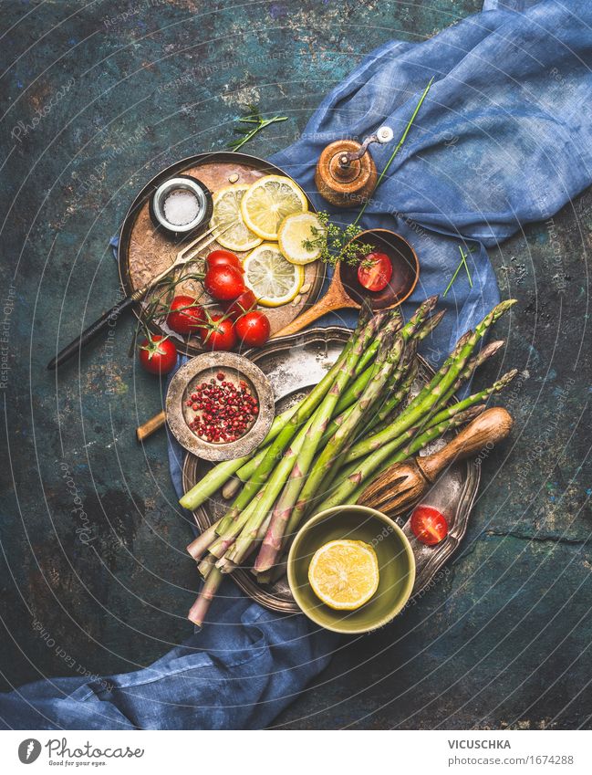 Lecker Spargel mit Tomaten kochen Lebensmittel Gemüse Salat Salatbeilage Kräuter & Gewürze Ernährung Mittagessen Abendessen Büffet Brunch Picknick Bioprodukte