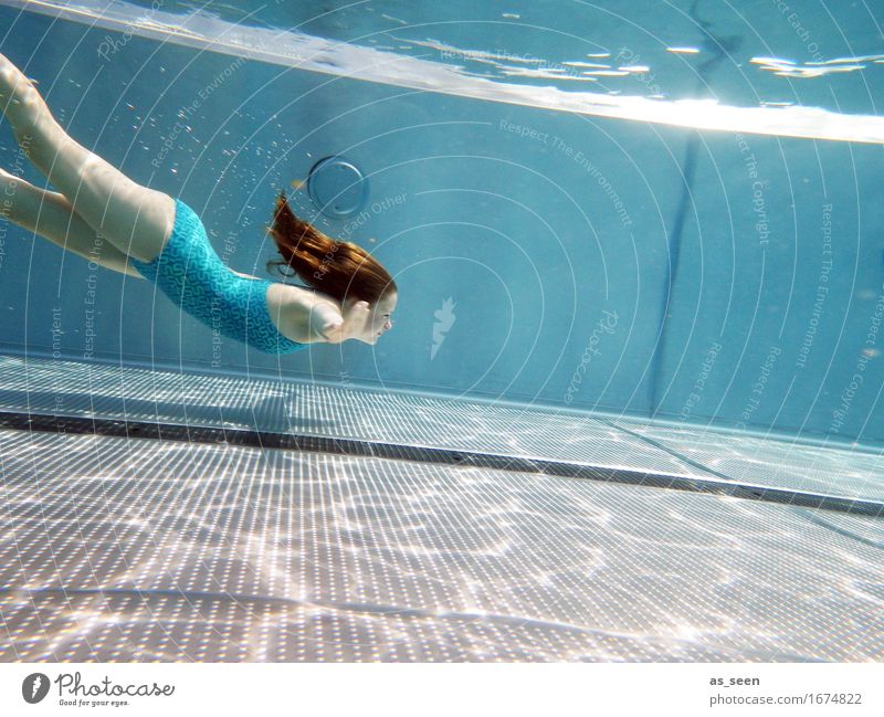 Abtauchen Wellness Leben harmonisch Wohlgefühl Schwimmbad Schwimmen & Baden Jugendliche 1 Mensch Urelemente Luft Wasser Sommer Wetter Schönes Wetter Wärme