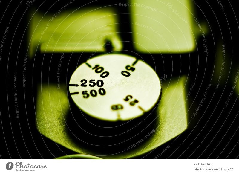 Belichtungszeit Fotokamera feinmechanik Linse Optik kleinbild klassisch Klassik Schraube rändelschraube rändelmutter Gehäuse Farbfoto Zeit timing Einstellungen