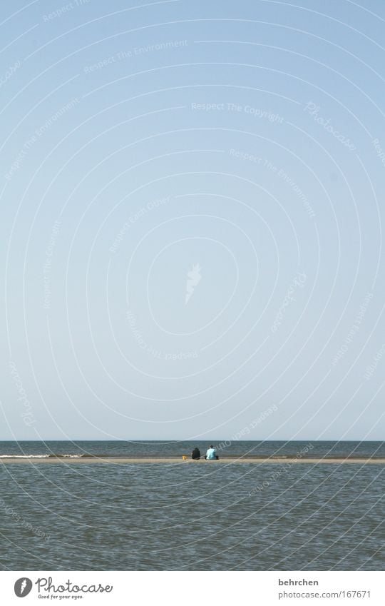 zusammen ist man weniger allein Farbfoto Außenaufnahme Textfreiraum oben Mensch Freundschaft 2 Himmel Wolkenloser Himmel Sommer Wellen Küste Strand Nordsee Meer