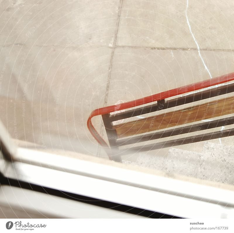 zeitfenster Gedeckte Farben Außenaufnahme Textfreiraum rechts Dorf Treppe stagnierend Vergangenheit Treppengeländer blick nach draussen Hof Fenster