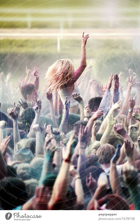 Holi Festival Freizeit & Hobby Party Veranstaltung Musik Feste & Feiern Tanzen Mensch Jugendliche Leben Menschenmenge 18-30 Jahre Erwachsene Jugendkultur Show