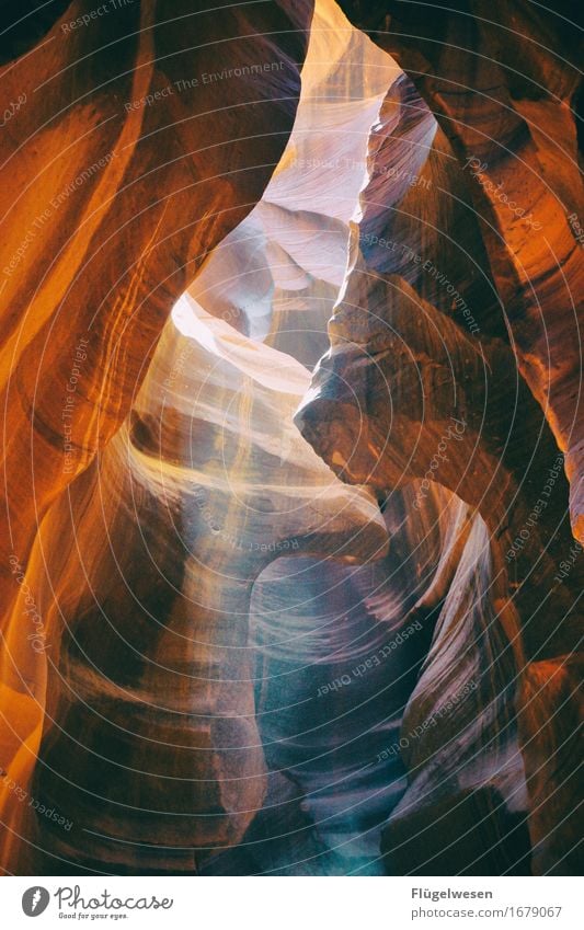 Upper Antelope Canyon [21] Tourismus Ausflug Hügel Felsen Berge u. Gebirge Schlucht Stein Sand berühren eckig USA Amerika Felswand Felsvorsprung Felsspalten